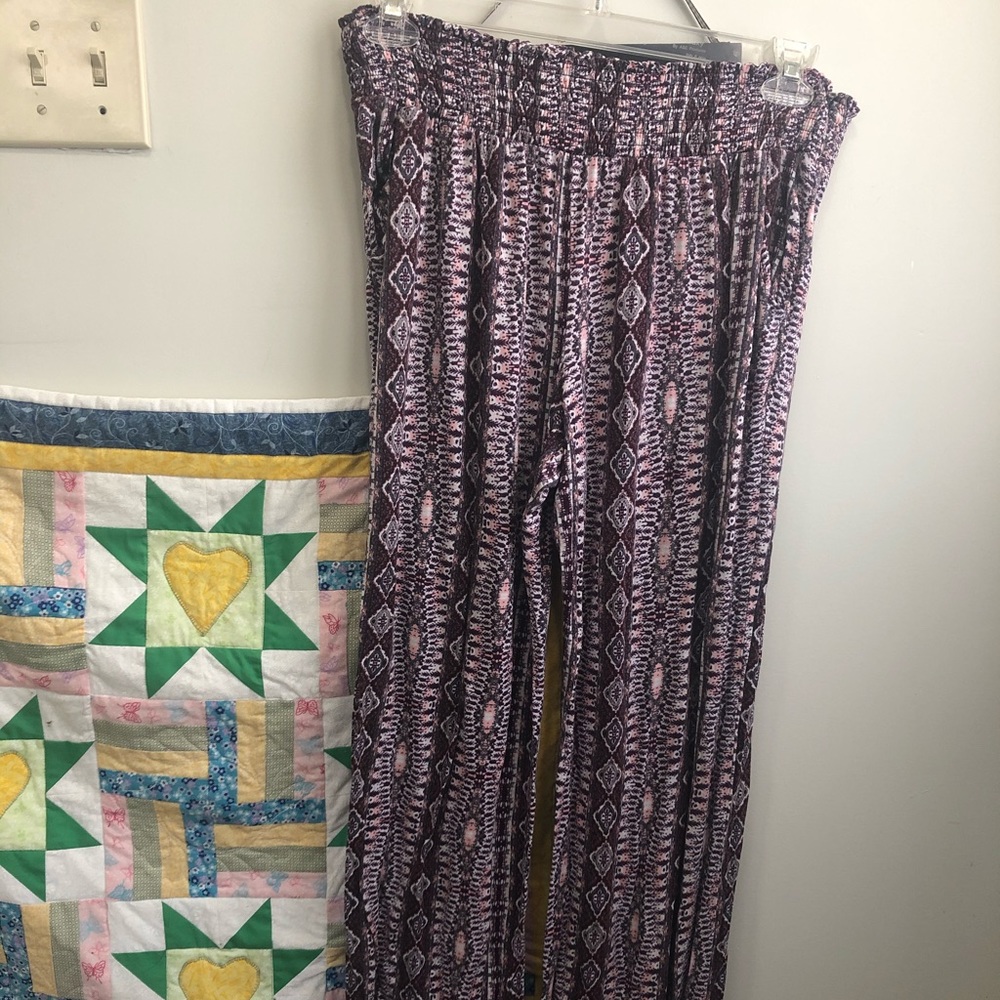 Amazingly comfy pleated dark maroon pants! XL